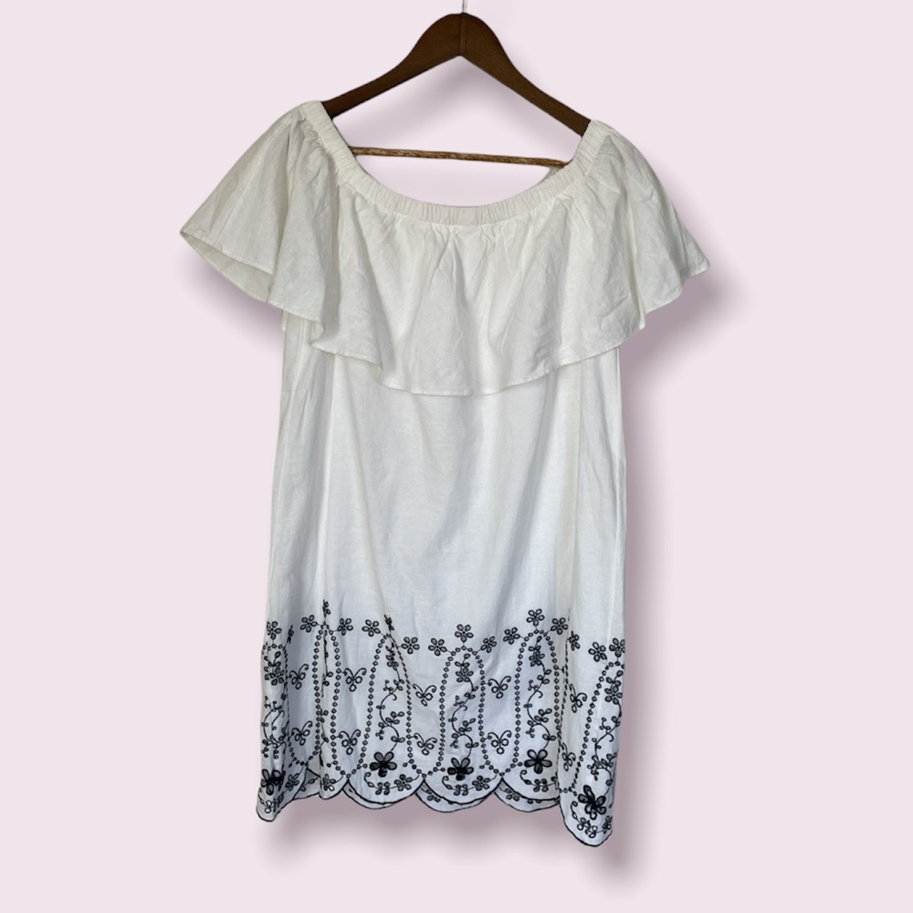 NWOT Old Navy White Ruffle Dress With Blue Eyelet Detail Women’s Medium